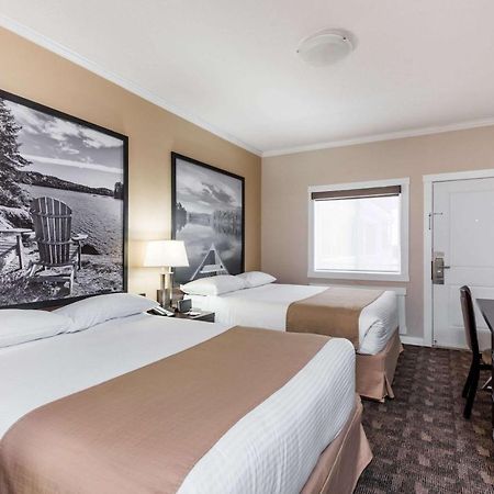 Motel Super 8 By Wyndham Watrous Zewnętrze zdjęcie