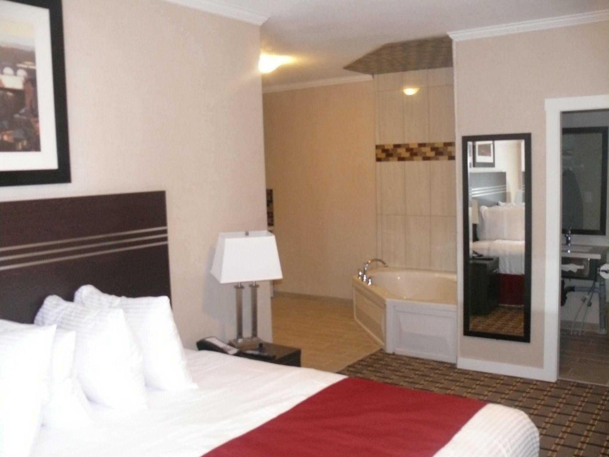 Motel Super 8 By Wyndham Watrous Zewnętrze zdjęcie