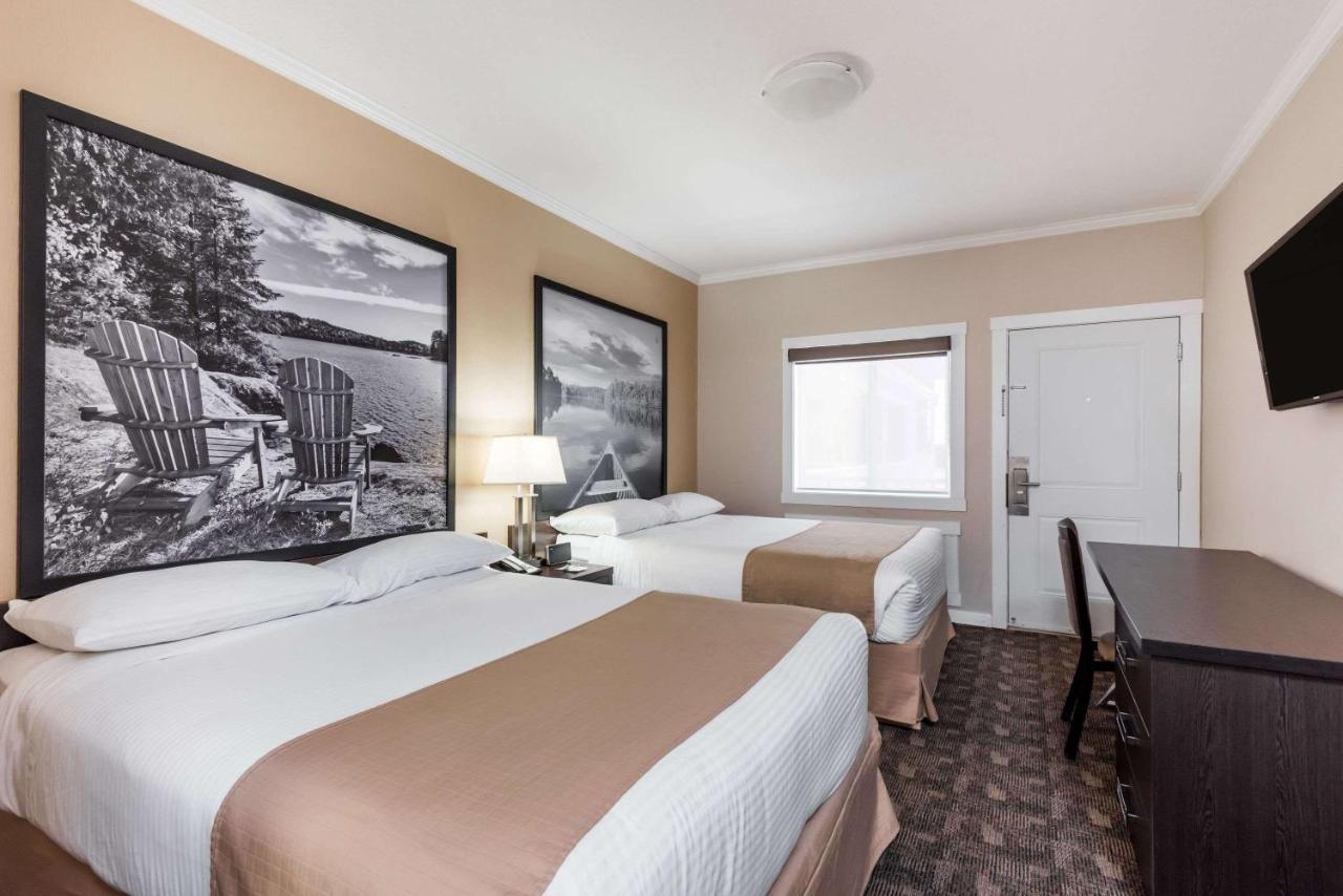 Motel Super 8 By Wyndham Watrous Zewnętrze zdjęcie