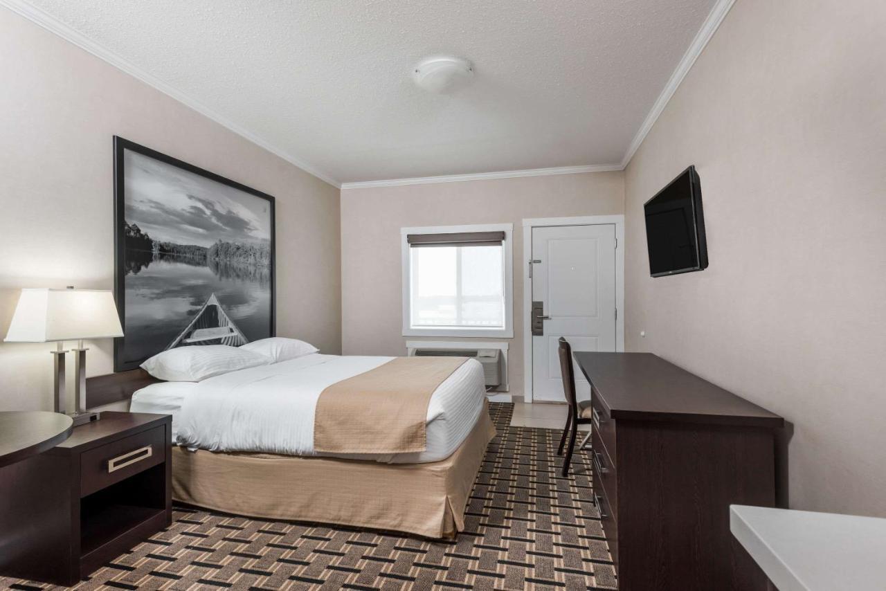 Motel Super 8 By Wyndham Watrous Zewnętrze zdjęcie