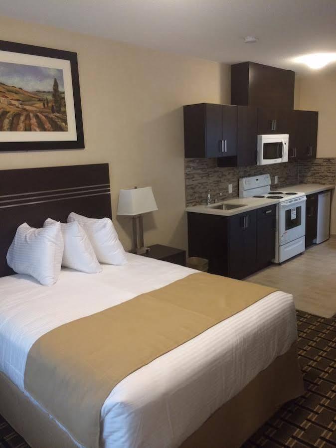 Motel Super 8 By Wyndham Watrous Zewnętrze zdjęcie